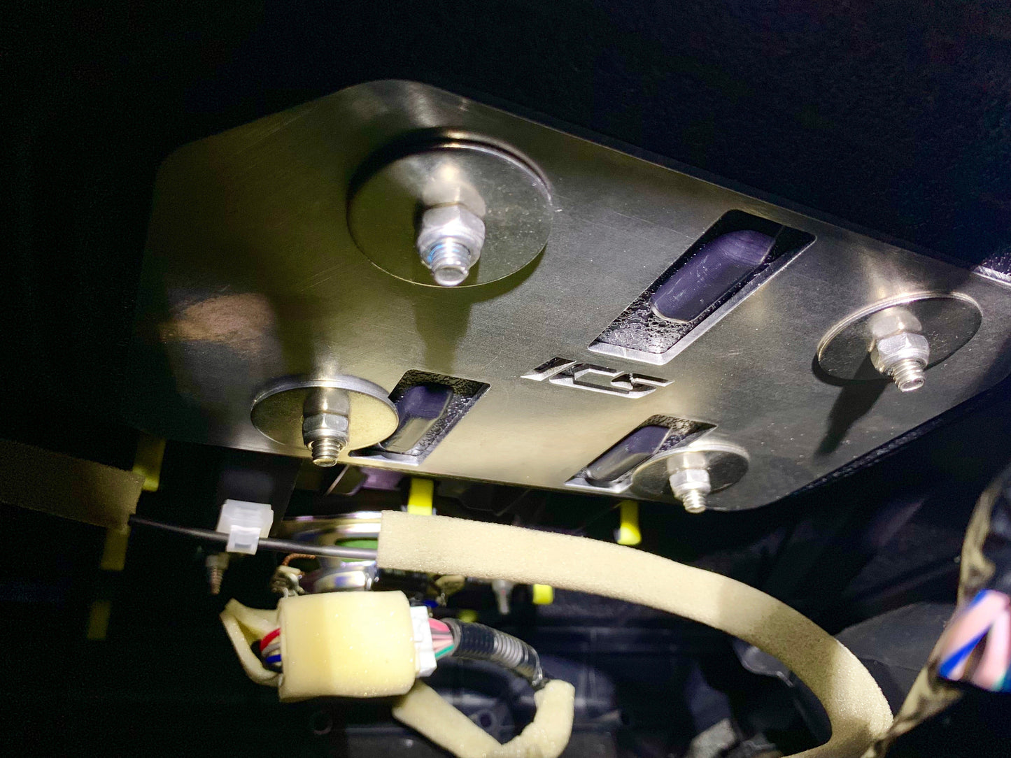 2014-2021 Toyota Tundra Lower Dash Mount Support Plate